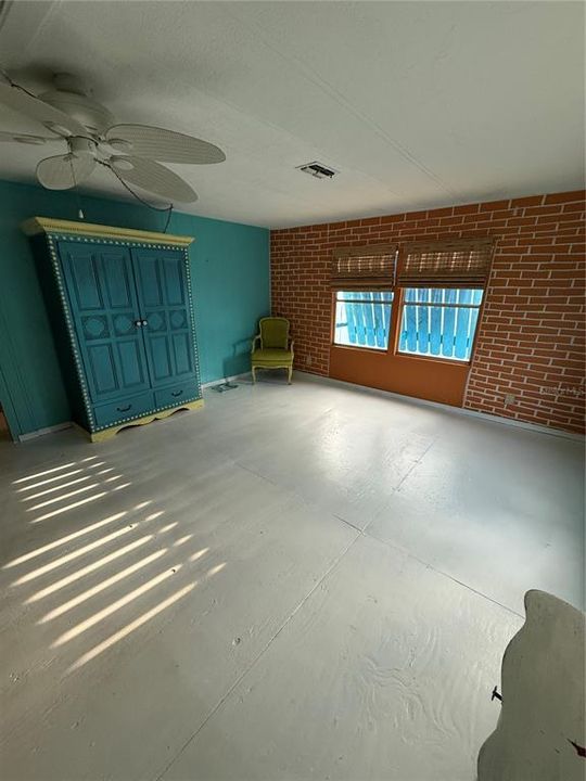 For Sale: $209,900 (2 beds, 2 baths, 1104 Square Feet)
