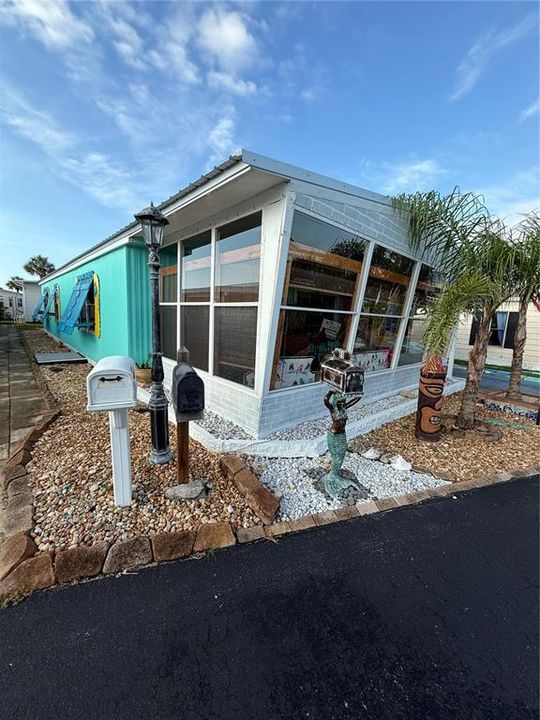 For Sale: $209,900 (2 beds, 2 baths, 1104 Square Feet)