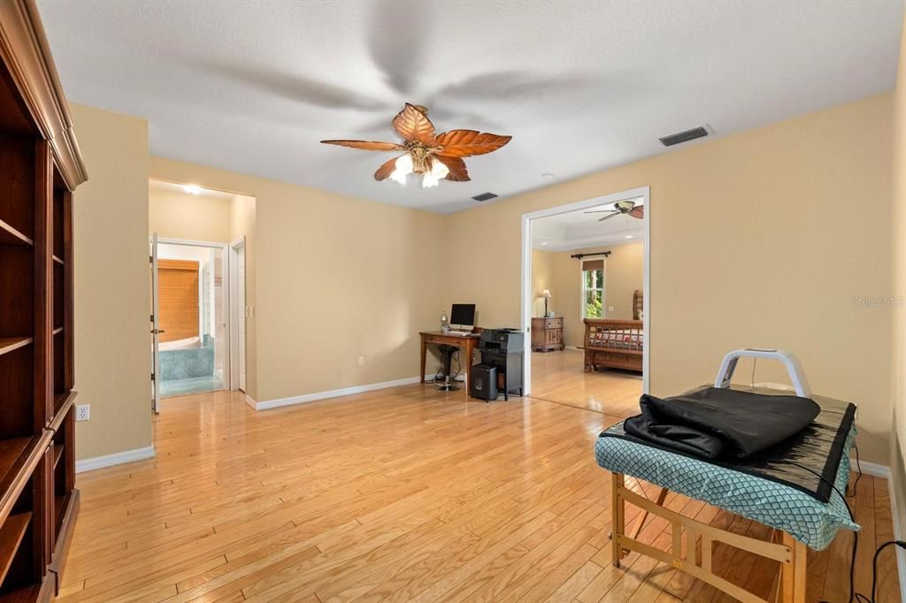 For Sale: $1,799,000 (5 beds, 4 baths, 4111 Square Feet)