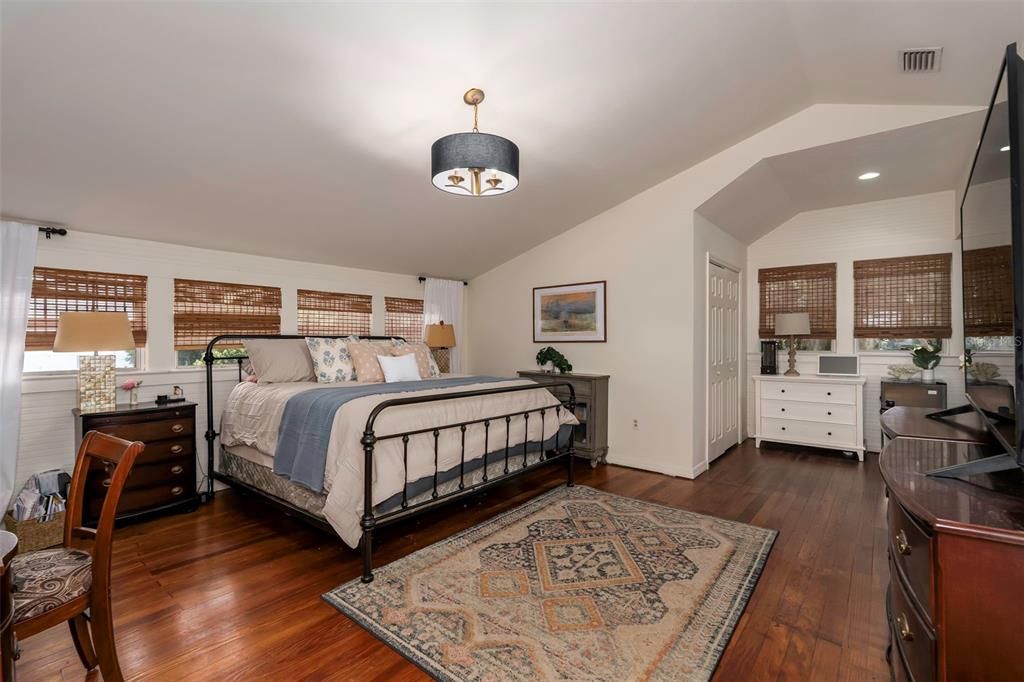 En Venta: $725,000 (5 camas, 4 baños, 3068 Pies cuadrados)