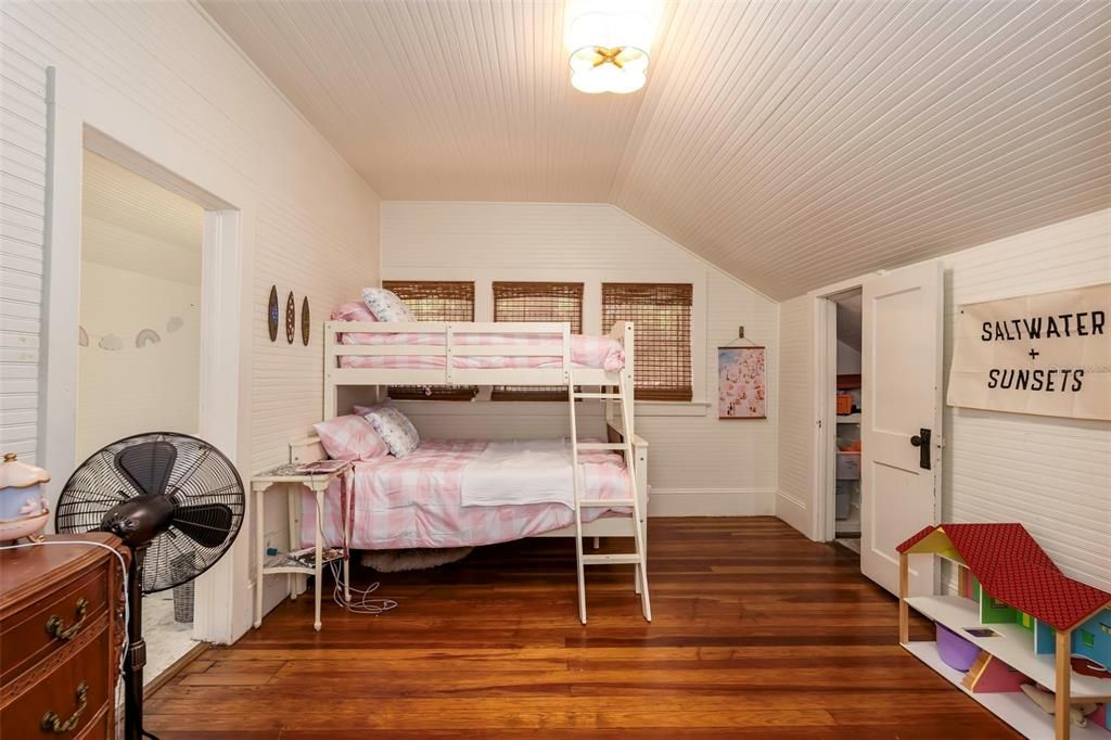 En Venta: $725,000 (5 camas, 4 baños, 3068 Pies cuadrados)