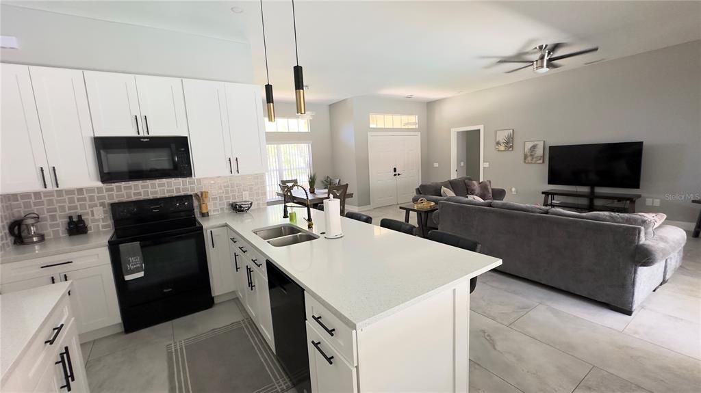 出租: $3,400 (3 贝兹, 2 浴室, 1648 平方英尺)