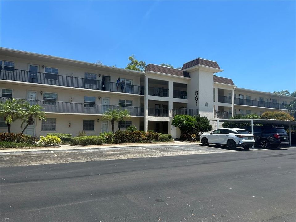 For Sale: $83,900 (1 beds, 1 baths, 817 Square Feet)