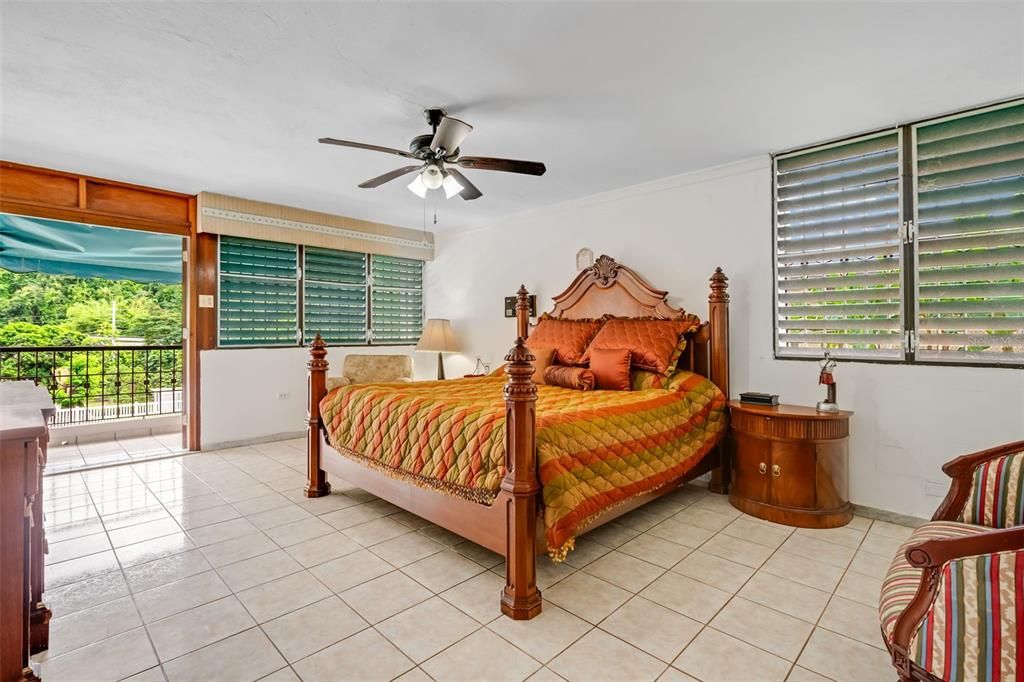 En Venta: $995,000 (5 camas, 5 baños, 3475 Pies cuadrados)