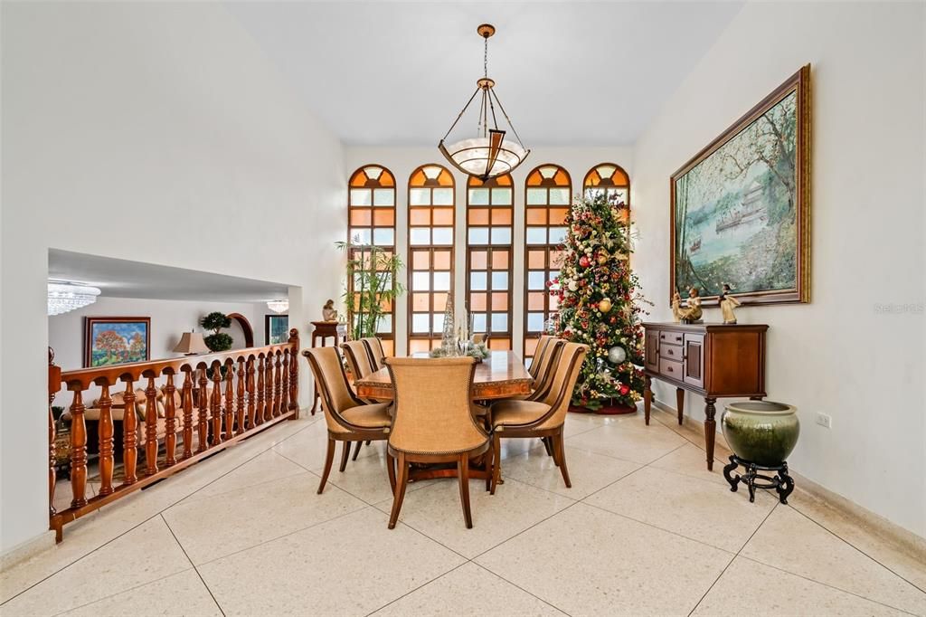 En Venta: $995,000 (5 camas, 5 baños, 3475 Pies cuadrados)