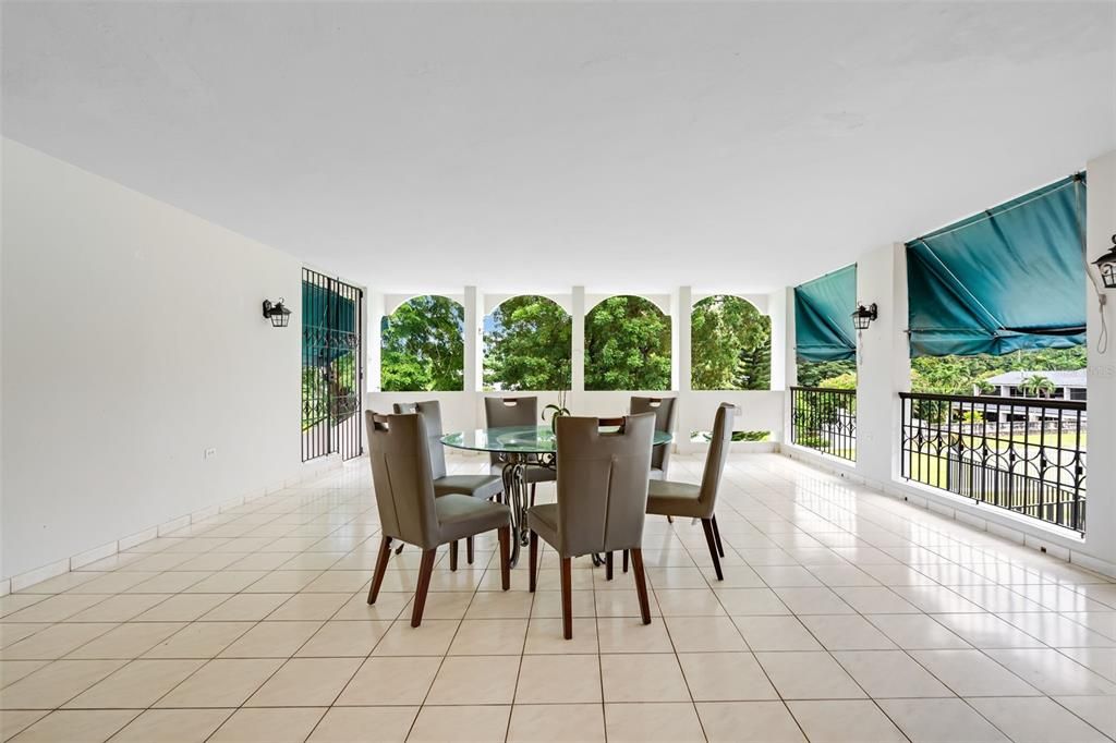 En Venta: $995,000 (5 camas, 5 baños, 3475 Pies cuadrados)