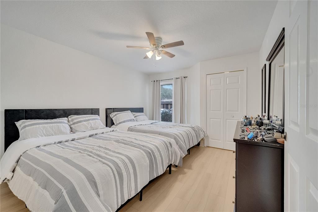 Activo con contrato: $235,000 (2 camas, 2 baños, 1003 Pies cuadrados)