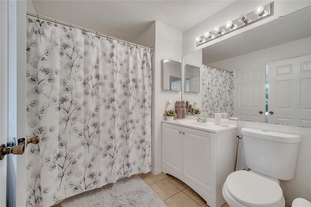 Activo con contrato: $235,000 (2 camas, 2 baños, 1003 Pies cuadrados)