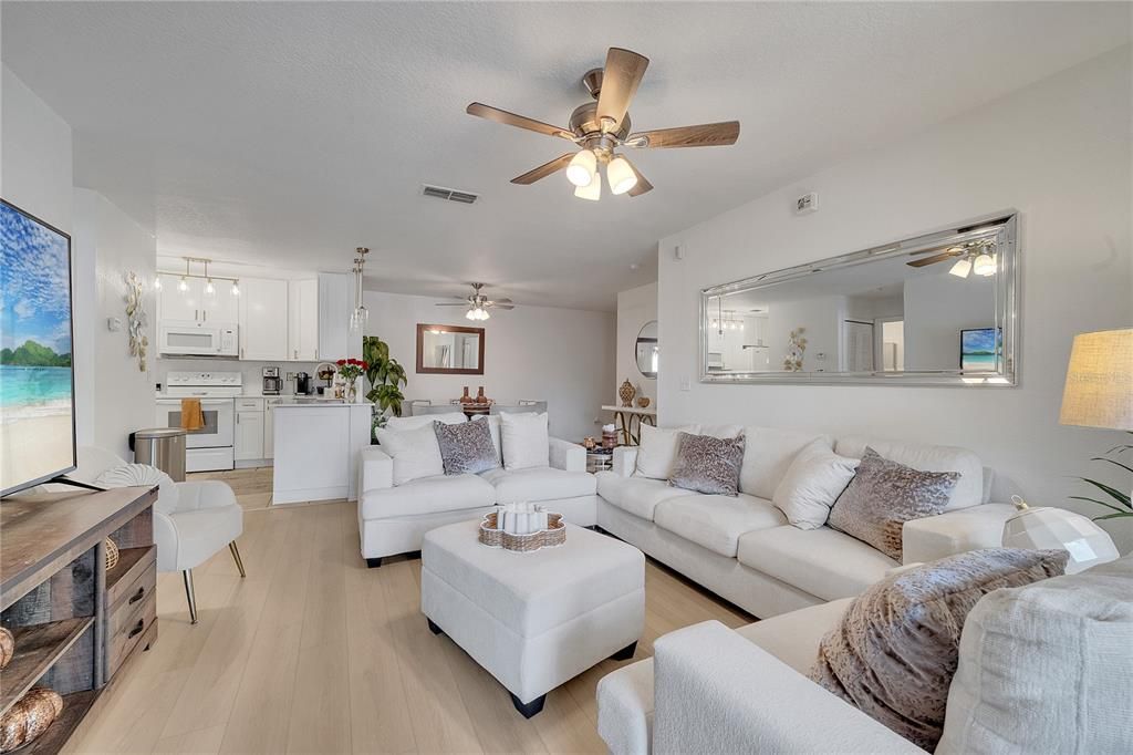 Activo con contrato: $235,000 (2 camas, 2 baños, 1003 Pies cuadrados)