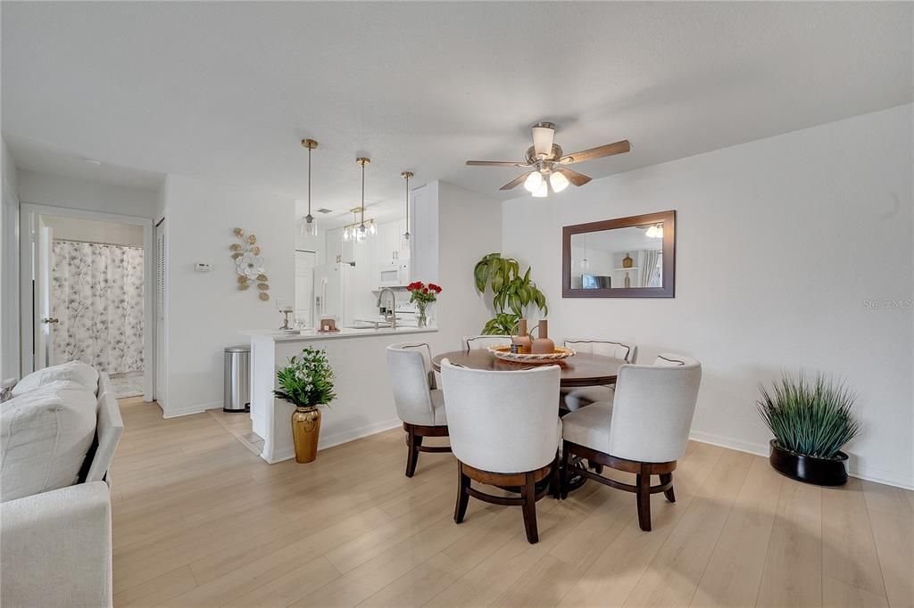 Activo con contrato: $235,000 (2 camas, 2 baños, 1003 Pies cuadrados)