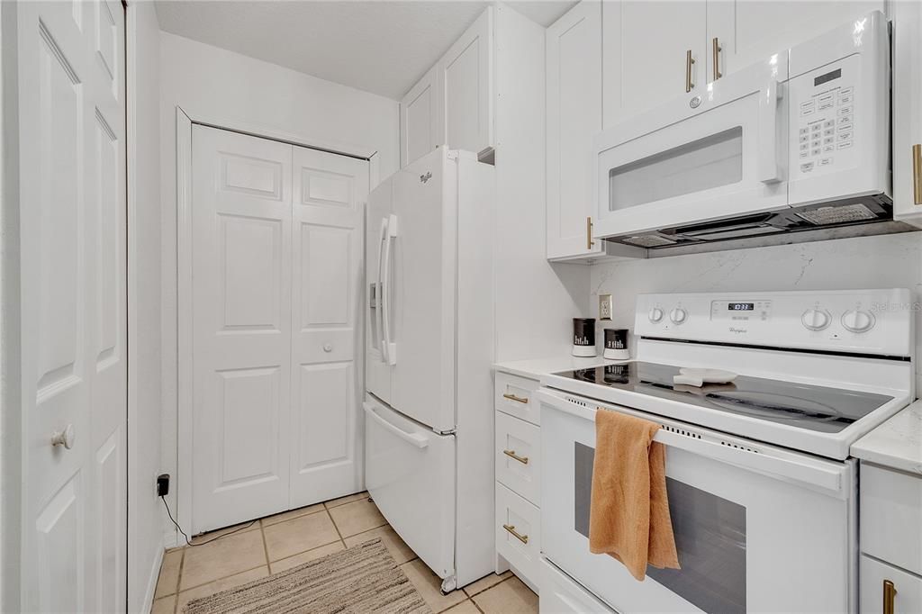 Activo con contrato: $235,000 (2 camas, 2 baños, 1003 Pies cuadrados)