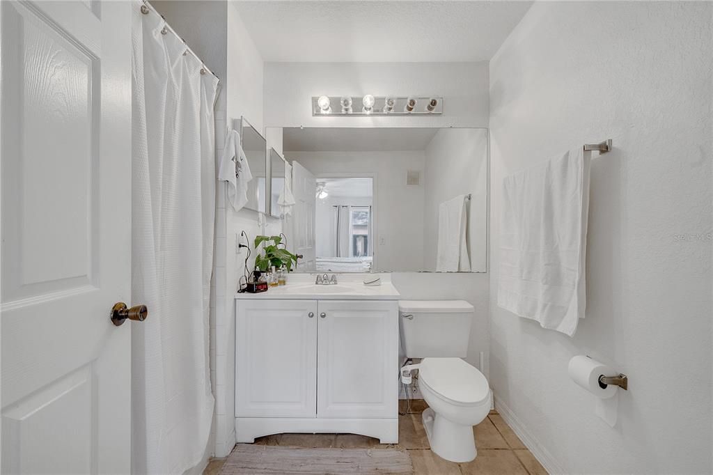 Activo con contrato: $235,000 (2 camas, 2 baños, 1003 Pies cuadrados)