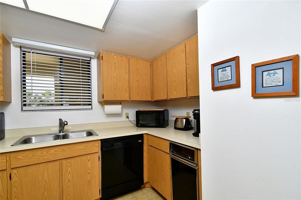 待售: $195,000 (2 贝兹, 2 浴室, 1363 平方英尺)