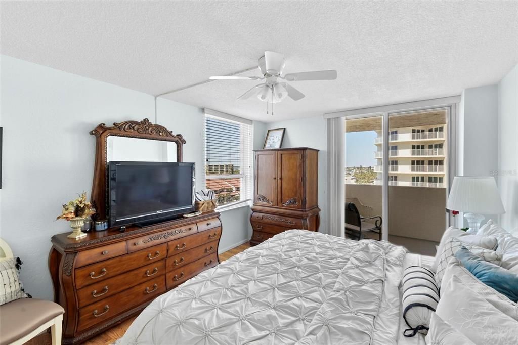 For Rent: $2,950 (3 beds, 3 baths, 1458 Square Feet)