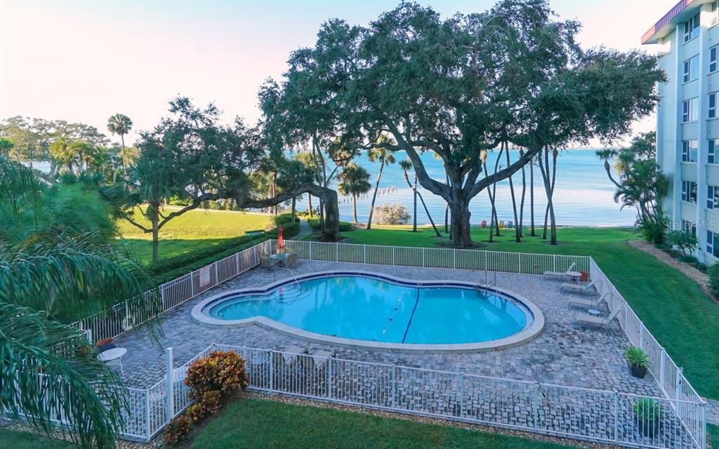 Recently Sold: $335,000 (1 beds, 1 baths, 793 Square Feet)