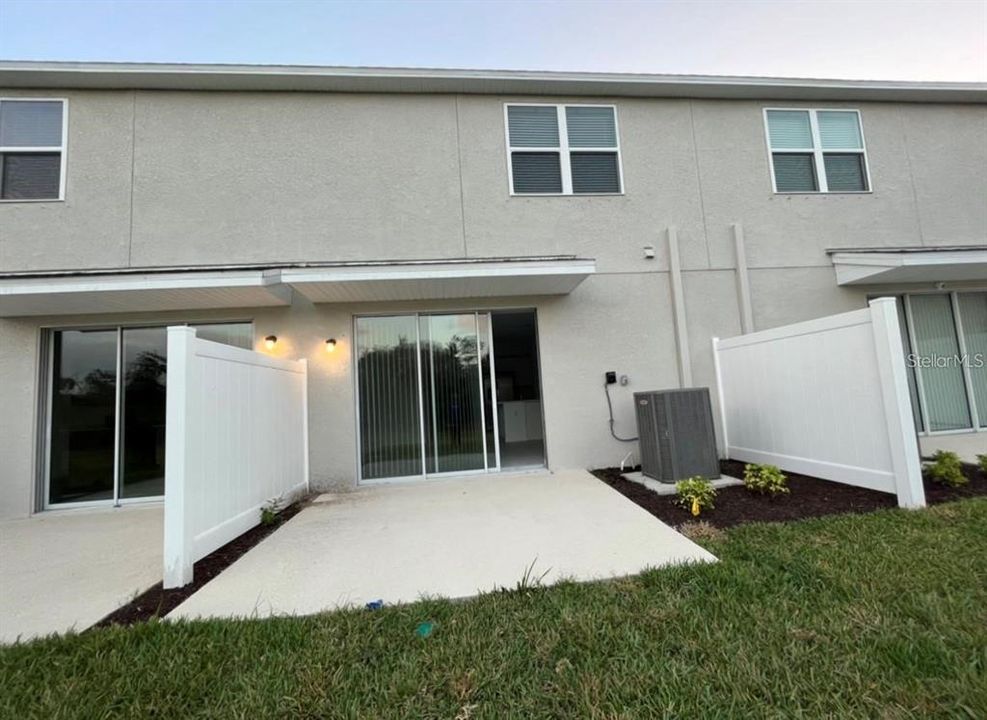 合同活跃: $2,100 (3 贝兹, 2 浴室, 1417 平方英尺)