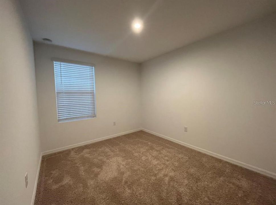 合同活跃: $2,100 (3 贝兹, 2 浴室, 1417 平方英尺)