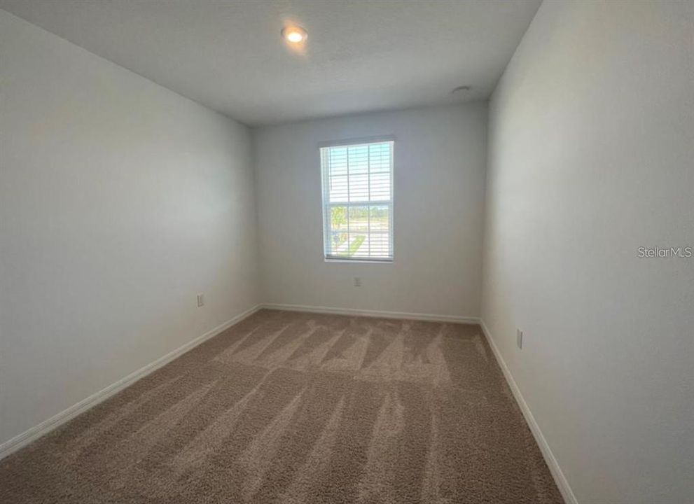 合同活跃: $2,100 (3 贝兹, 2 浴室, 1417 平方英尺)