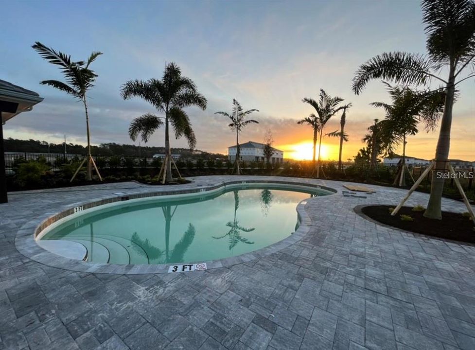 合同活跃: $2,100 (3 贝兹, 2 浴室, 1417 平方英尺)