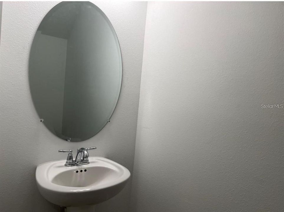 合同活跃: $2,100 (3 贝兹, 2 浴室, 1417 平方英尺)