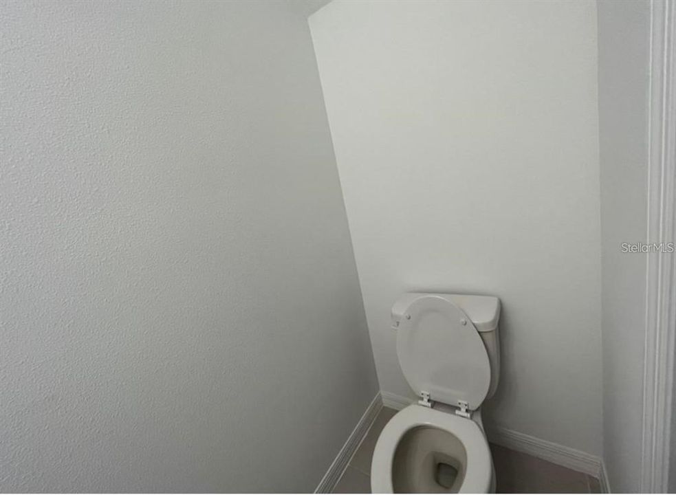 合同活跃: $2,100 (3 贝兹, 2 浴室, 1417 平方英尺)