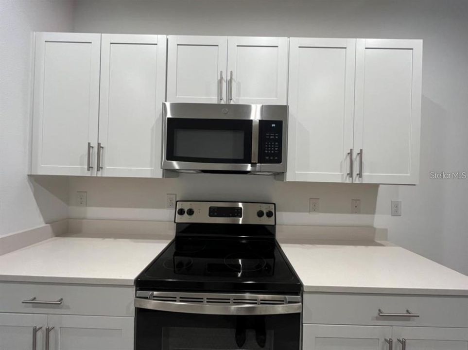 合同活跃: $2,100 (3 贝兹, 2 浴室, 1417 平方英尺)