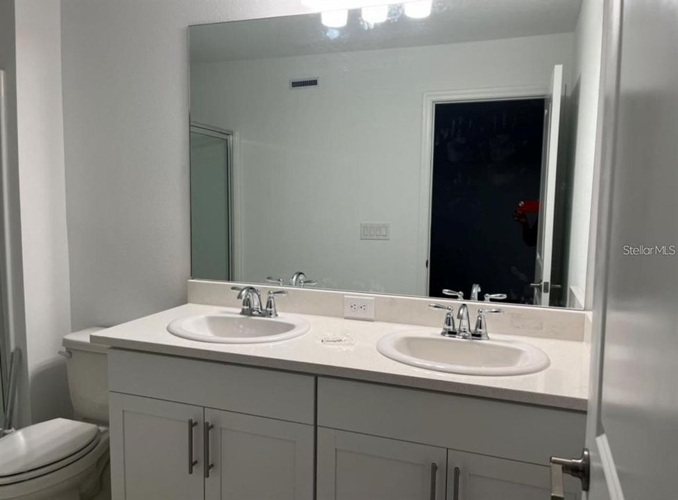 合同活跃: $2,100 (3 贝兹, 2 浴室, 1417 平方英尺)