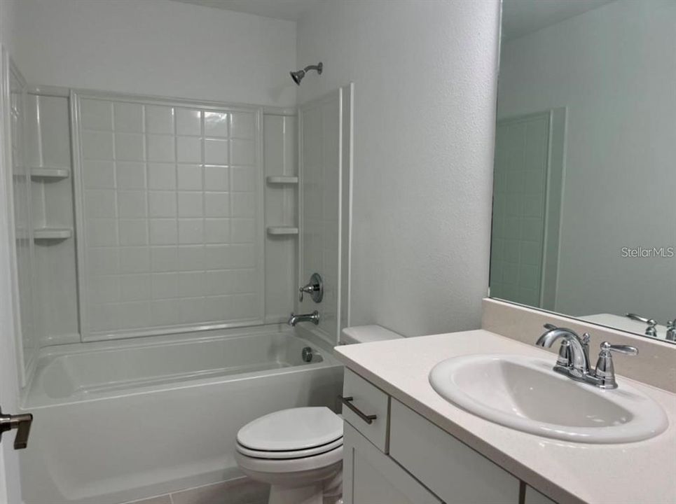 合同活跃: $2,100 (3 贝兹, 2 浴室, 1417 平方英尺)