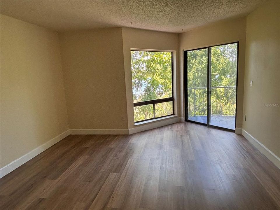 Activo con contrato: $105,000 (2 camas, 2 baños, 976 Pies cuadrados)