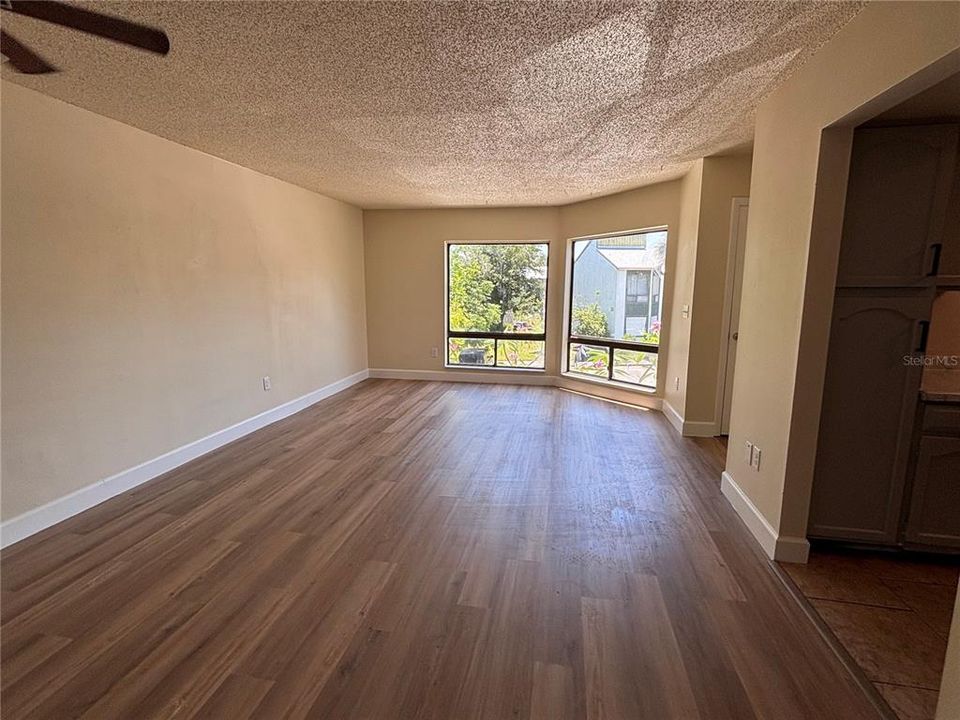 Activo con contrato: $105,000 (2 camas, 2 baños, 976 Pies cuadrados)