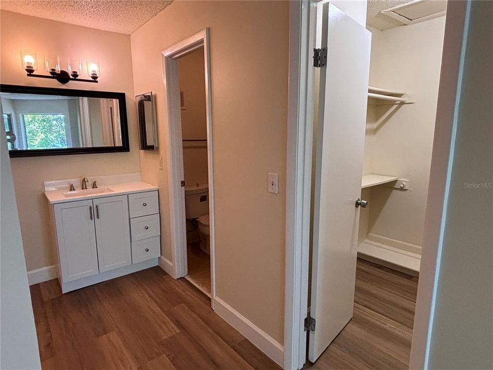 Activo con contrato: $105,000 (2 camas, 2 baños, 976 Pies cuadrados)