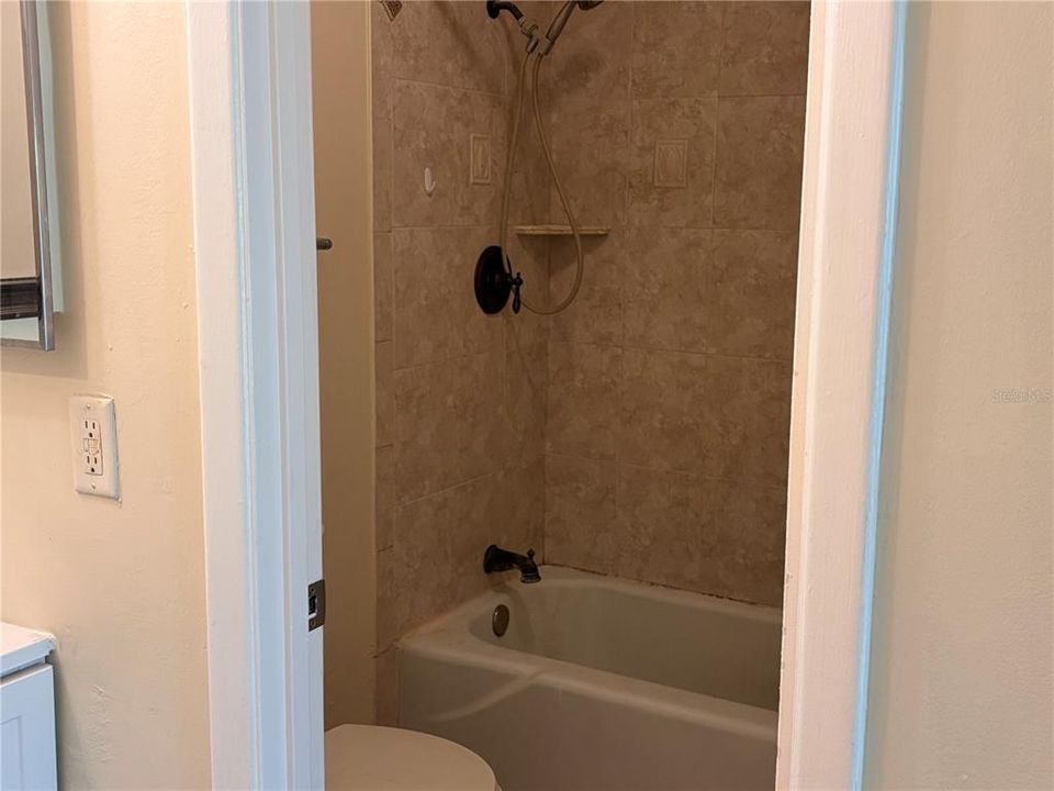 Activo con contrato: $105,000 (2 camas, 2 baños, 976 Pies cuadrados)