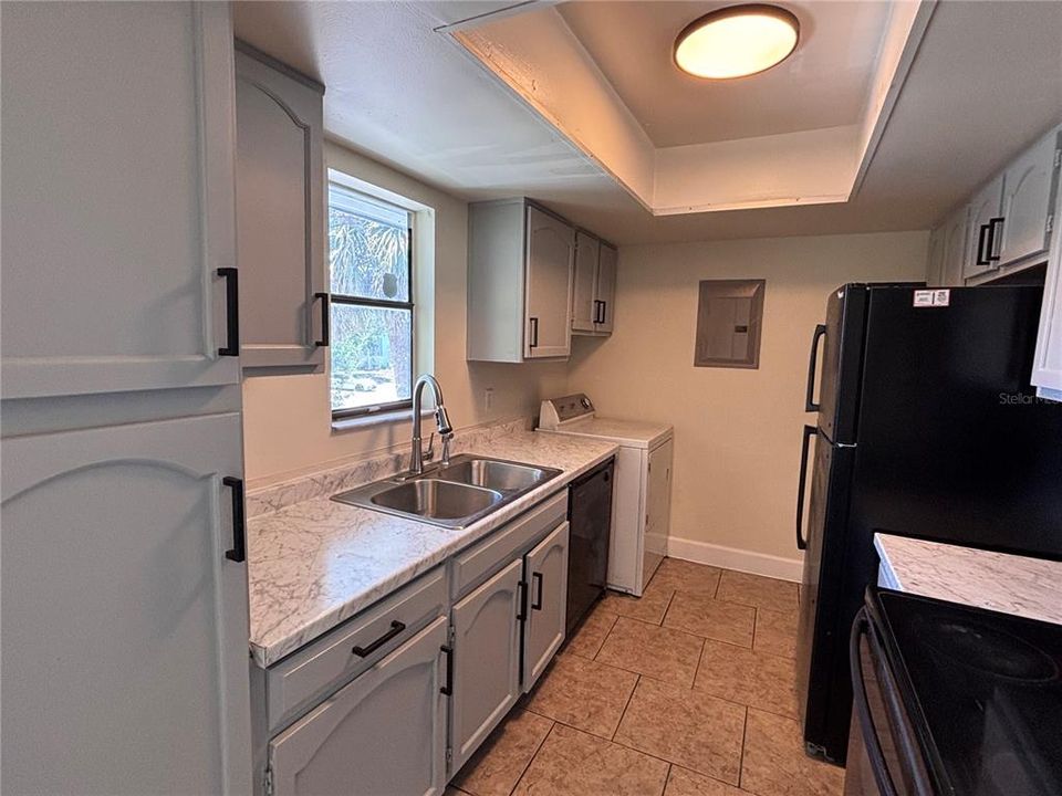 Activo con contrato: $105,000 (2 camas, 2 baños, 976 Pies cuadrados)