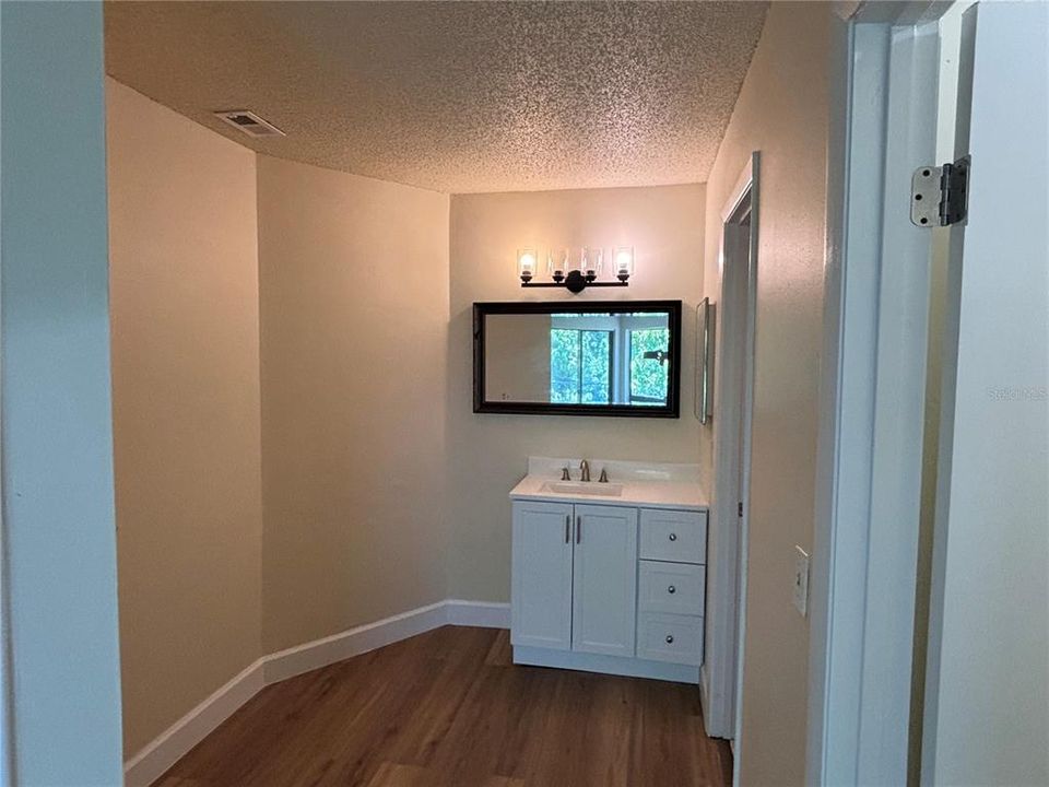 Activo con contrato: $105,000 (2 camas, 2 baños, 976 Pies cuadrados)