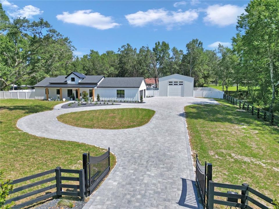 Recently Sold: $745,000 (3 beds, 2 baths, 1834 Square Feet)