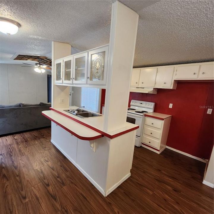 待售: $115,000 (2 贝兹, 2 浴室, 924 平方英尺)