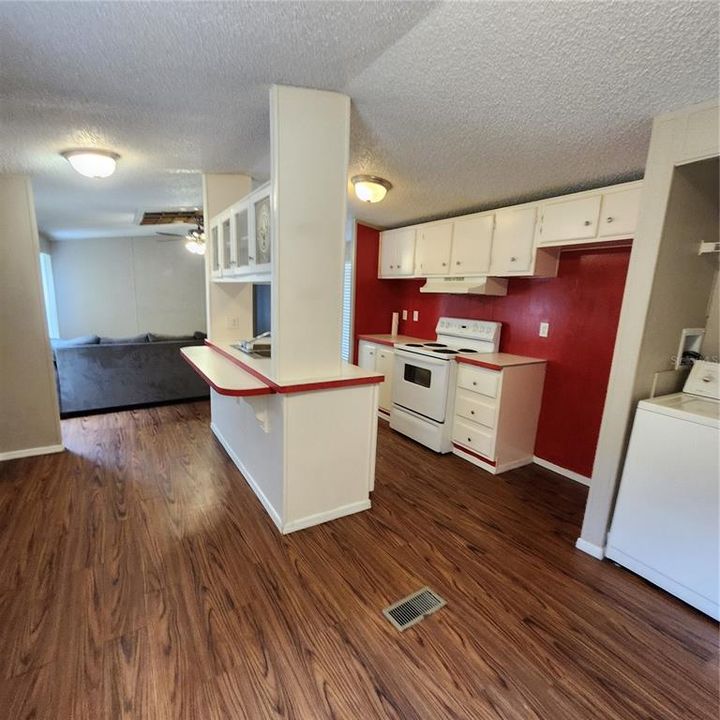 待售: $115,000 (2 贝兹, 2 浴室, 924 平方英尺)