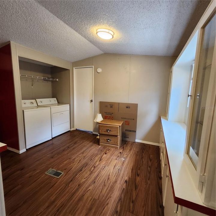 待售: $115,000 (2 贝兹, 2 浴室, 924 平方英尺)