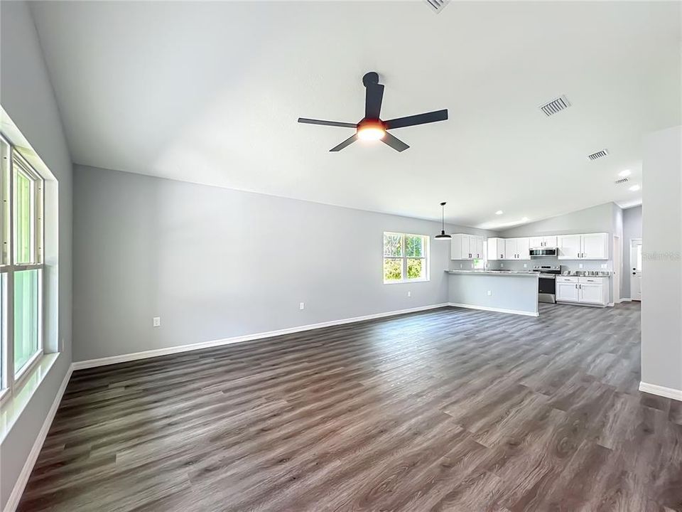 En Venta: $279,900 (3 camas, 2 baños, 1561 Pies cuadrados)