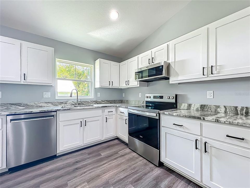 En Venta: $279,900 (3 camas, 2 baños, 1561 Pies cuadrados)