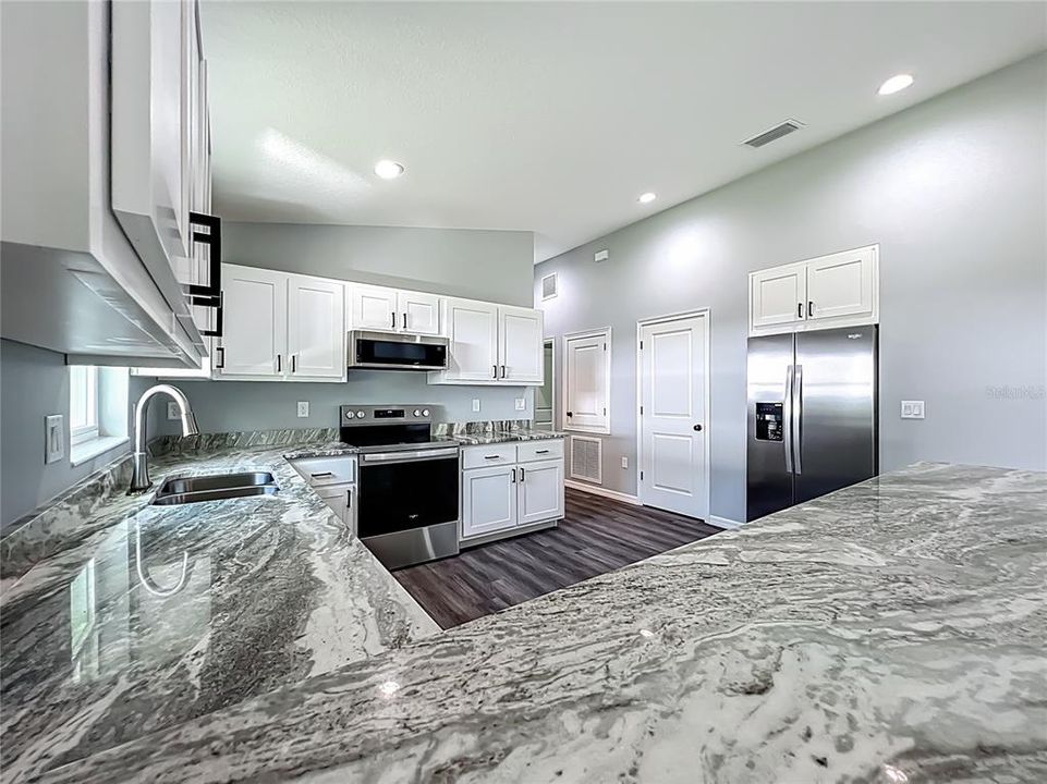 En Venta: $279,900 (3 camas, 2 baños, 1561 Pies cuadrados)