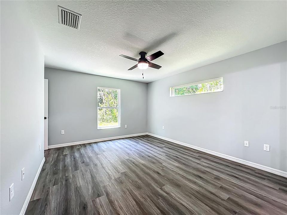 En Venta: $279,900 (3 camas, 2 baños, 1561 Pies cuadrados)