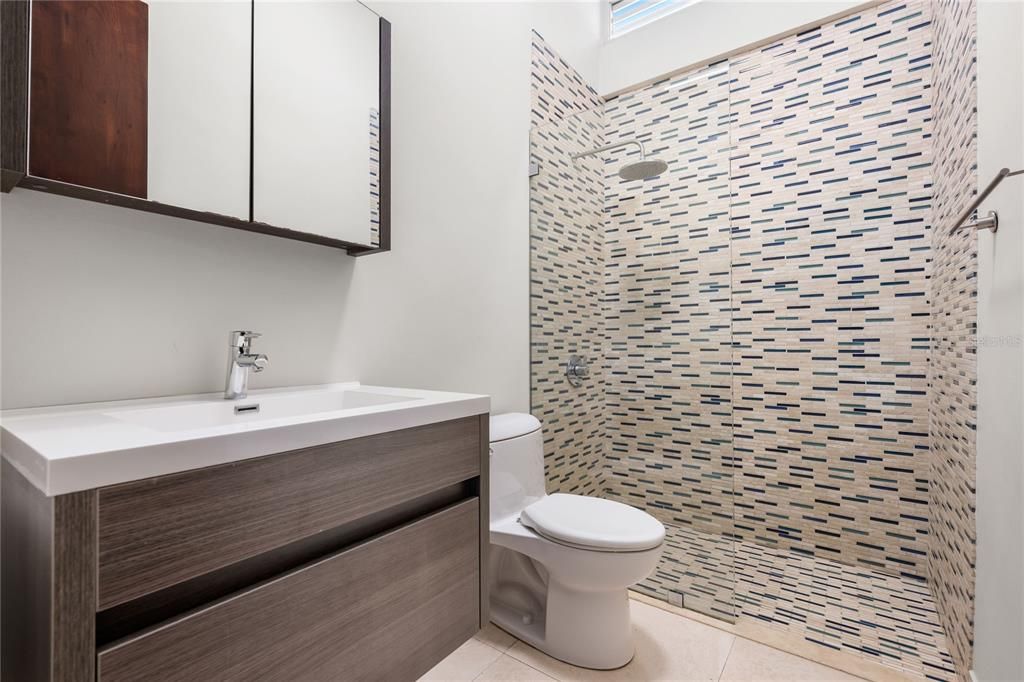 В аренду: $7,000 (5 спален, 5 ванн, 3305 Квадратных фут)