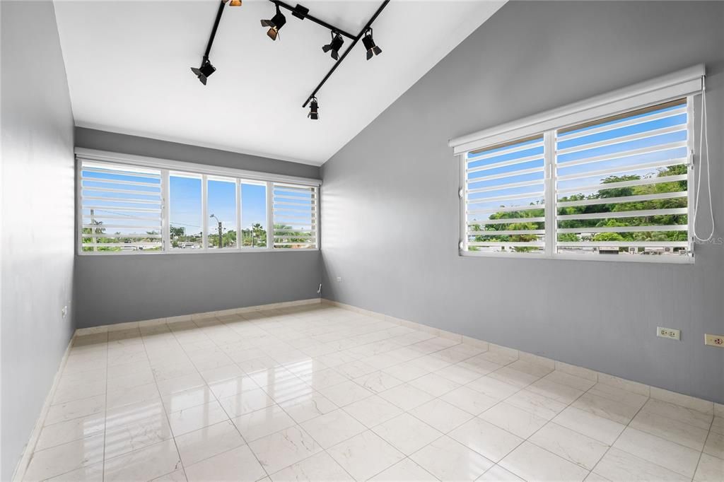 В аренду: $7,000 (5 спален, 5 ванн, 3305 Квадратных фут)