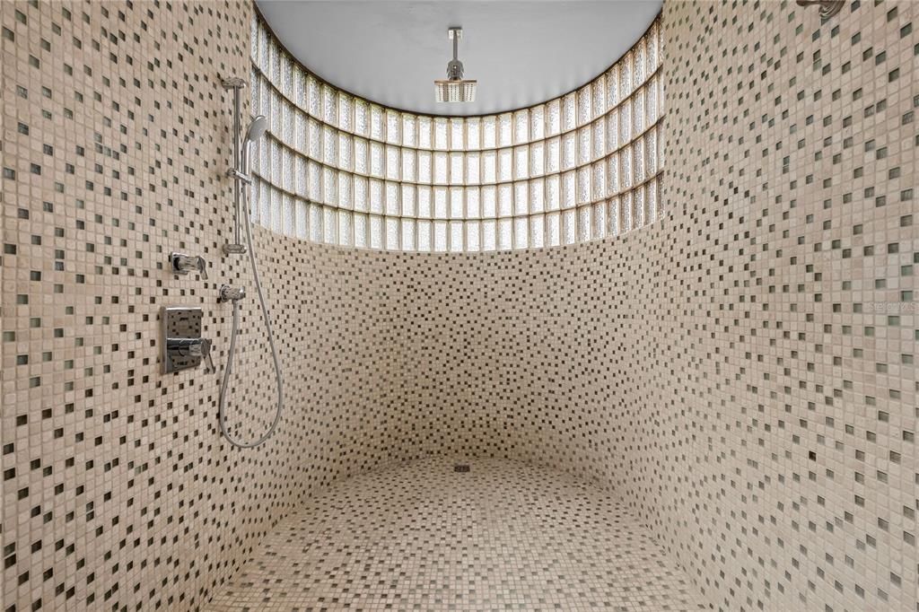 В аренду: $7,000 (5 спален, 5 ванн, 3305 Квадратных фут)