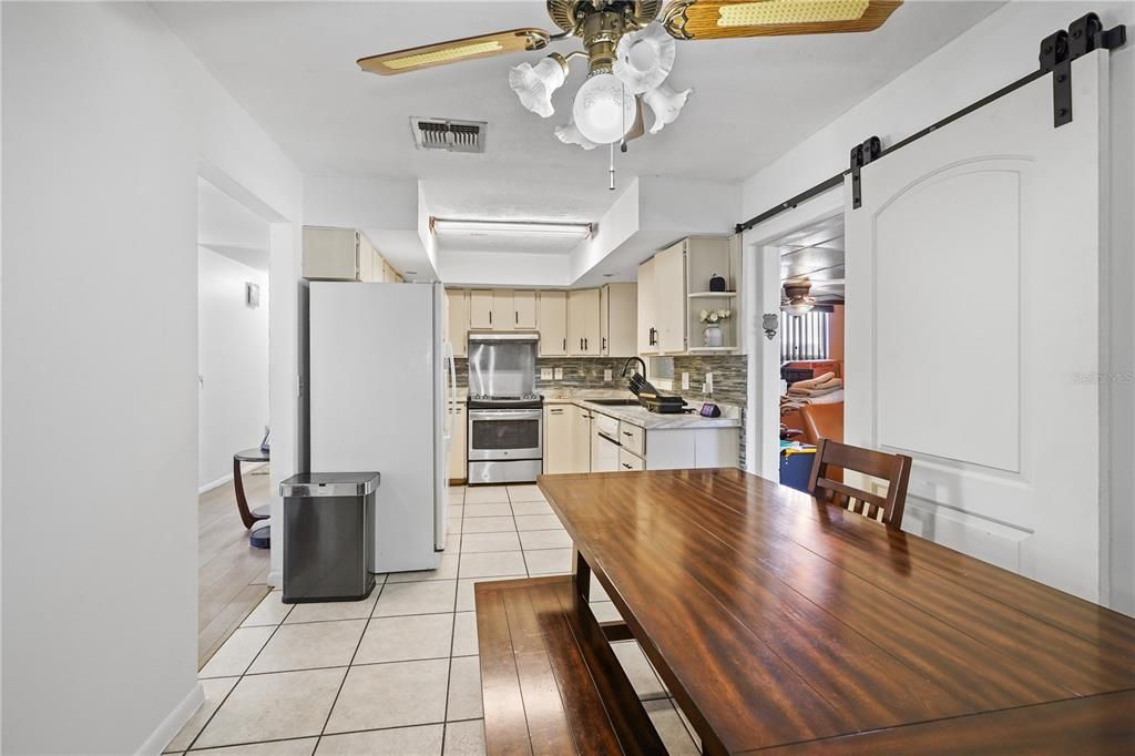 Activo con contrato: $245,000 (3 camas, 2 baños, 1040 Pies cuadrados)