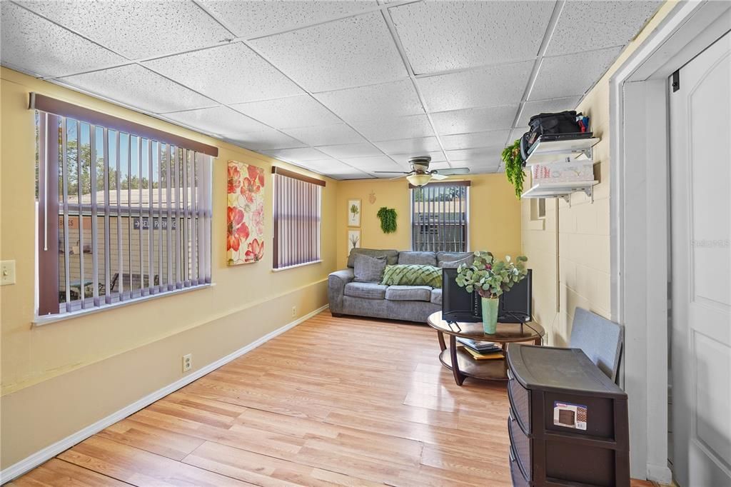 Activo con contrato: $245,000 (3 camas, 2 baños, 1040 Pies cuadrados)