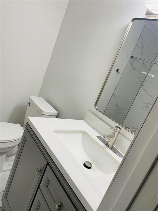 Activo con contrato: $245,000 (3 camas, 2 baños, 1040 Pies cuadrados)