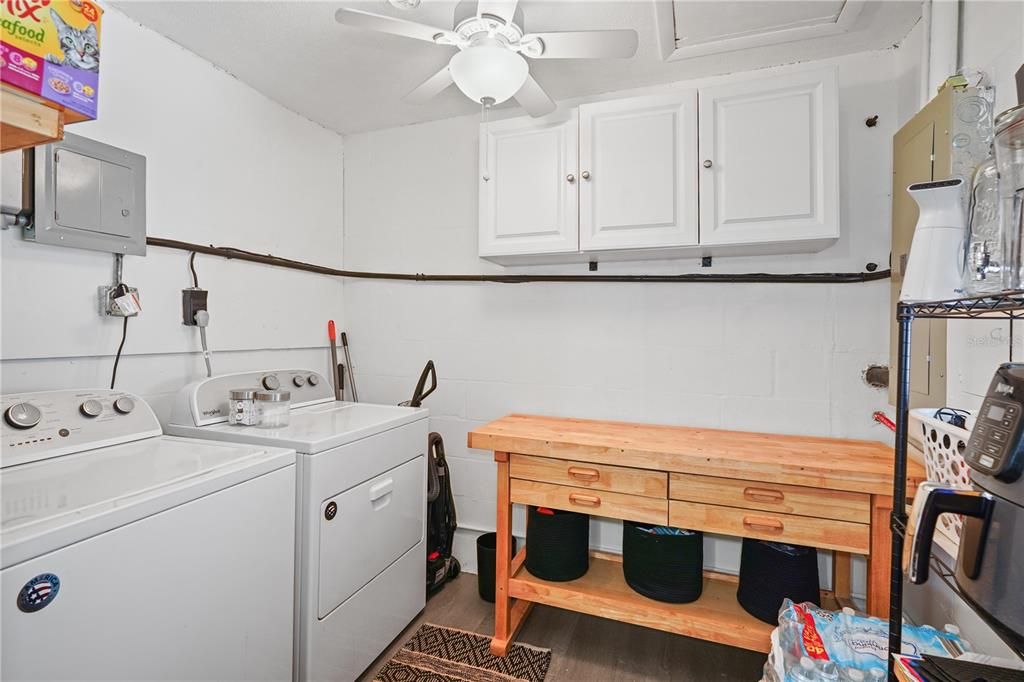 Activo con contrato: $245,000 (3 camas, 2 baños, 1040 Pies cuadrados)