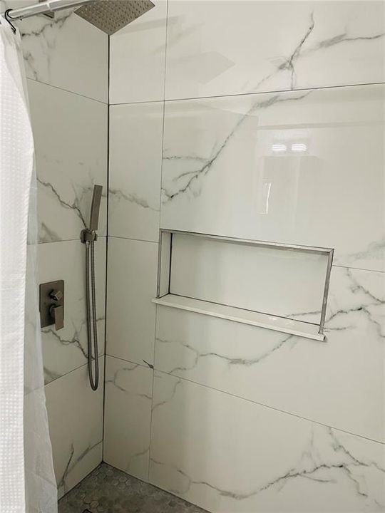 Activo con contrato: $245,000 (3 camas, 2 baños, 1040 Pies cuadrados)